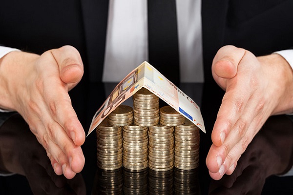 金价挣脱束缚上涨只是时间问题，黄金矿业股仍有吸引力